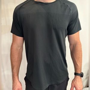 Lululemon Men’s XL Black TShirt